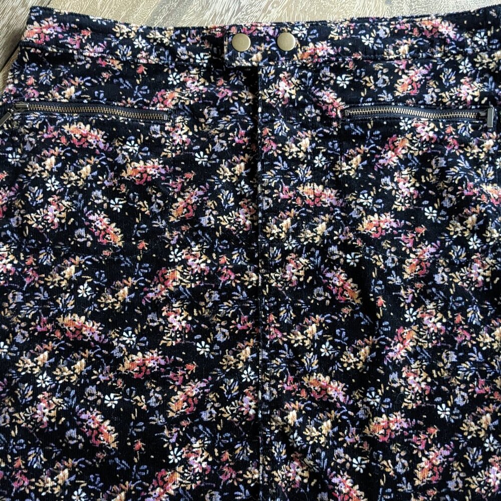 Mossimo Supply Co. Black Corduroy Mini Skirt with Flowers, Zipper pockets Size 8